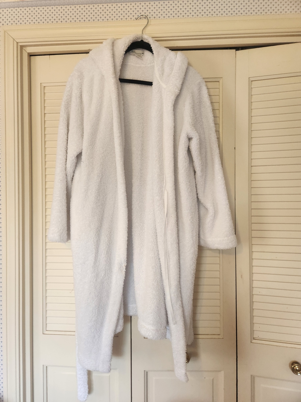 ME Makeover Essentials White  Teddy Hooded Robe - Picture 2 of 8